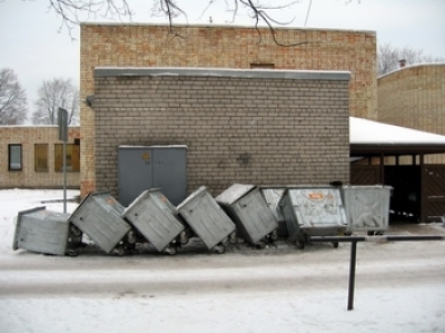 Мусорные баки в свете грязной конкуренции